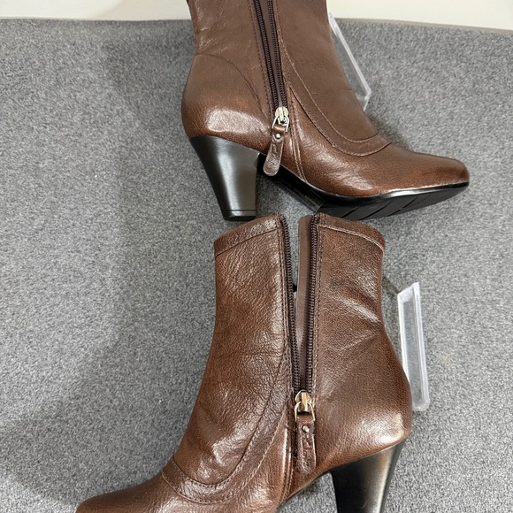 Clarks Bendables Brown Leather Zip Up Ankle Bootie Women’s Size 6 1/2 M - Picture 6 of 10